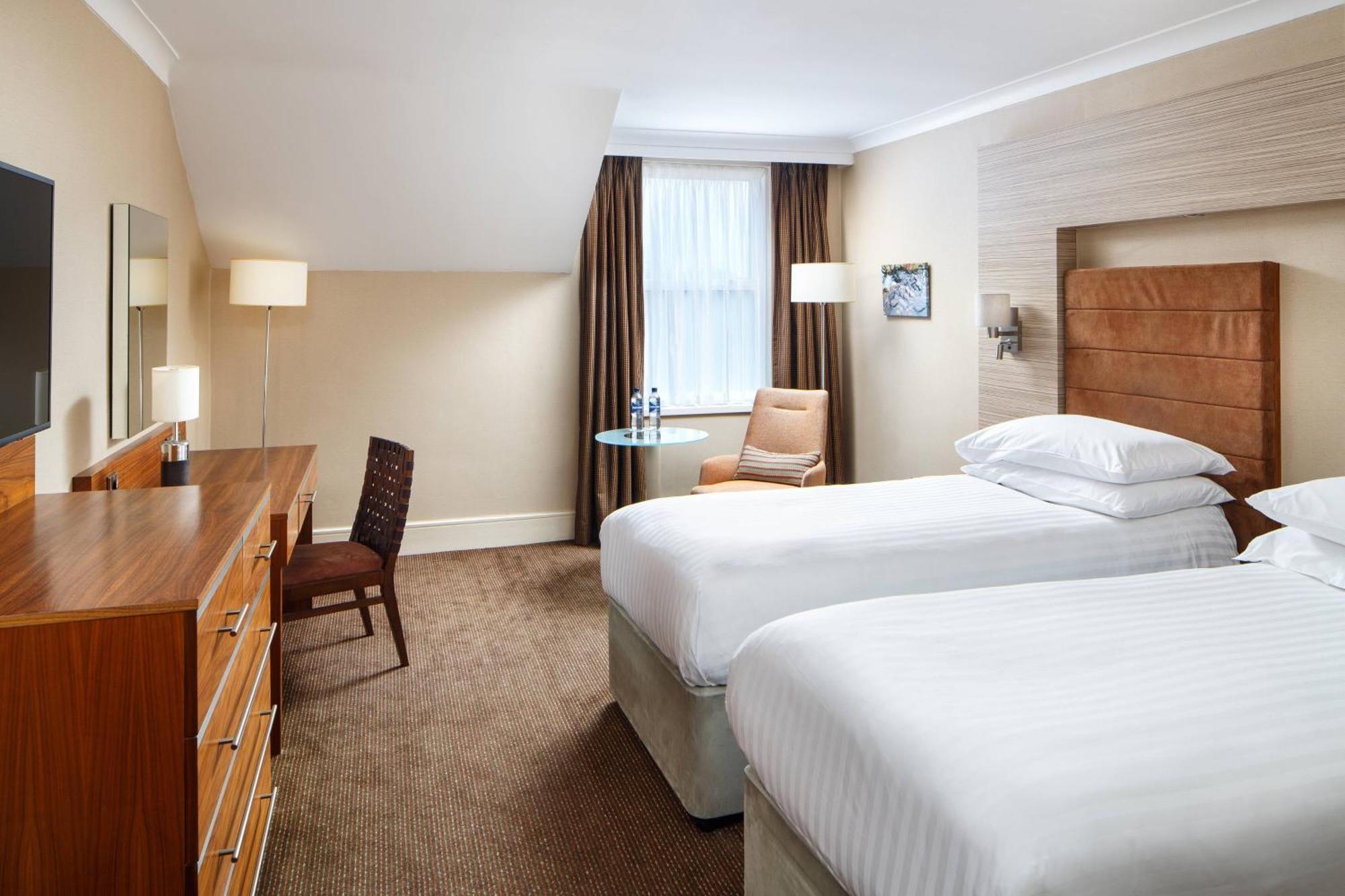 Delta Hotels By Marriott Cheltenham Chase Exterior foto